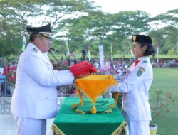 Peringatan HUT RI : Wakil Bupati Asahan Serahkan Sejumlah Penghargaan