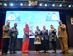 Nawal Lubis Serahkan Piala Pemenang Lomba Jambore Dasawisma 2023, Kabupaten Batubara Berhasil sebagai Juara Umum