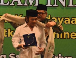 Pengakuan Rhoma Irama Dilempar Sandal dan Lumpur Syiarkan Dakwah Lewat Musik