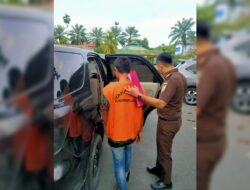 Kejari Langkat Menerima Penyerahan Tersangka dan Barang Bukti Kasus Rokok Ilegal dari Penyidik Bea Cukai