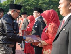 Sejumlah PNS Pemko Medan Terima Satyalancana Karya Satya