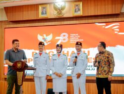 Wali Kota Medan Berikan Beasiswa Kepada 4 Personel Paskibraka