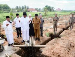 Gus Muwafiq Letakkan Batu Pertama Pembangunan Tahap II Pesantren Tahfidzul Quran Zakir Alwi