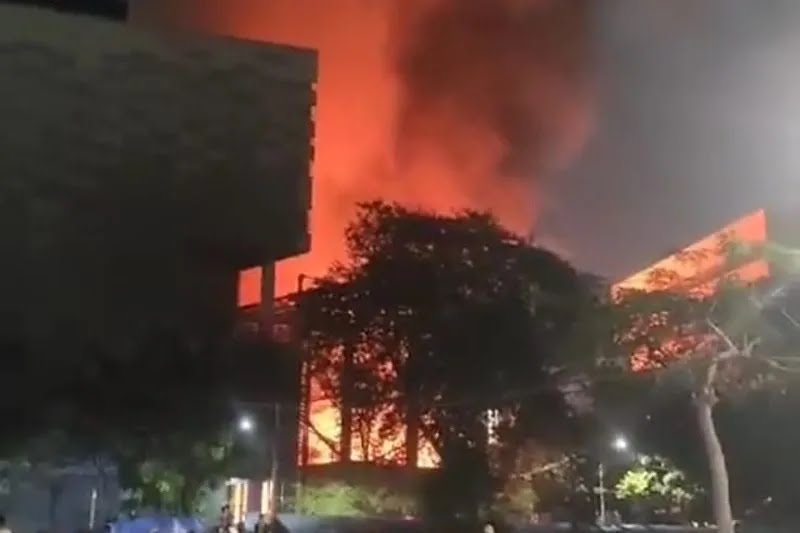 Museum Nasional Terbakar, 21 Petugas Damkar Dikerahkan