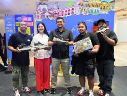 Wali Kota Medan Perkenalkan Sneakers Bergambar Warenhuis