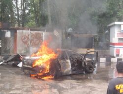 Toyota Vios Hangus Terbakar Usai Isi Bahan Bakar