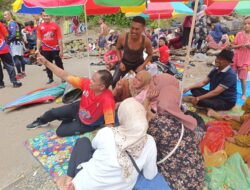 Minta Poto dengan Pengunjung Wisata Sungai Bahbolon, Bupati Darma Wijaya Dinilai Humble dan Kharismatik