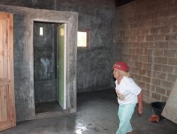 Sinergi Membangun Daerah, Terbangun Kamar Mandi dan Dapur Nek Kartini, Bupati Sergai Apresiasi Pengusaha Ini