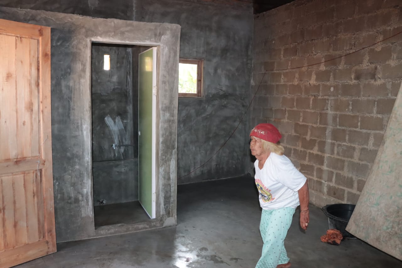 Sinergi Membangun Daerah, Terbangun Kamar Mandi dan Dapur Nek Kartini, Bupati Sergai Apresiasi Pengusaha Ini