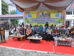 Bupati Asahan Dan Wakil Bupati Asahan Menyerahkan Bukti Kepesertaan BPJS PBI APBD Kabupaten Asahan