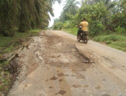 Jalan Urung Pane di Asahan Rusak karena Mobil Bermuatan Tanah untuk Jalan Tol Kisaran – Indrapura