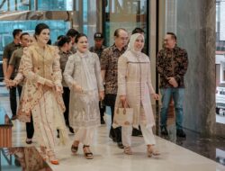 Kahiyang Ayu Perkenalkan Wastra Kota Medan di JFW 2023