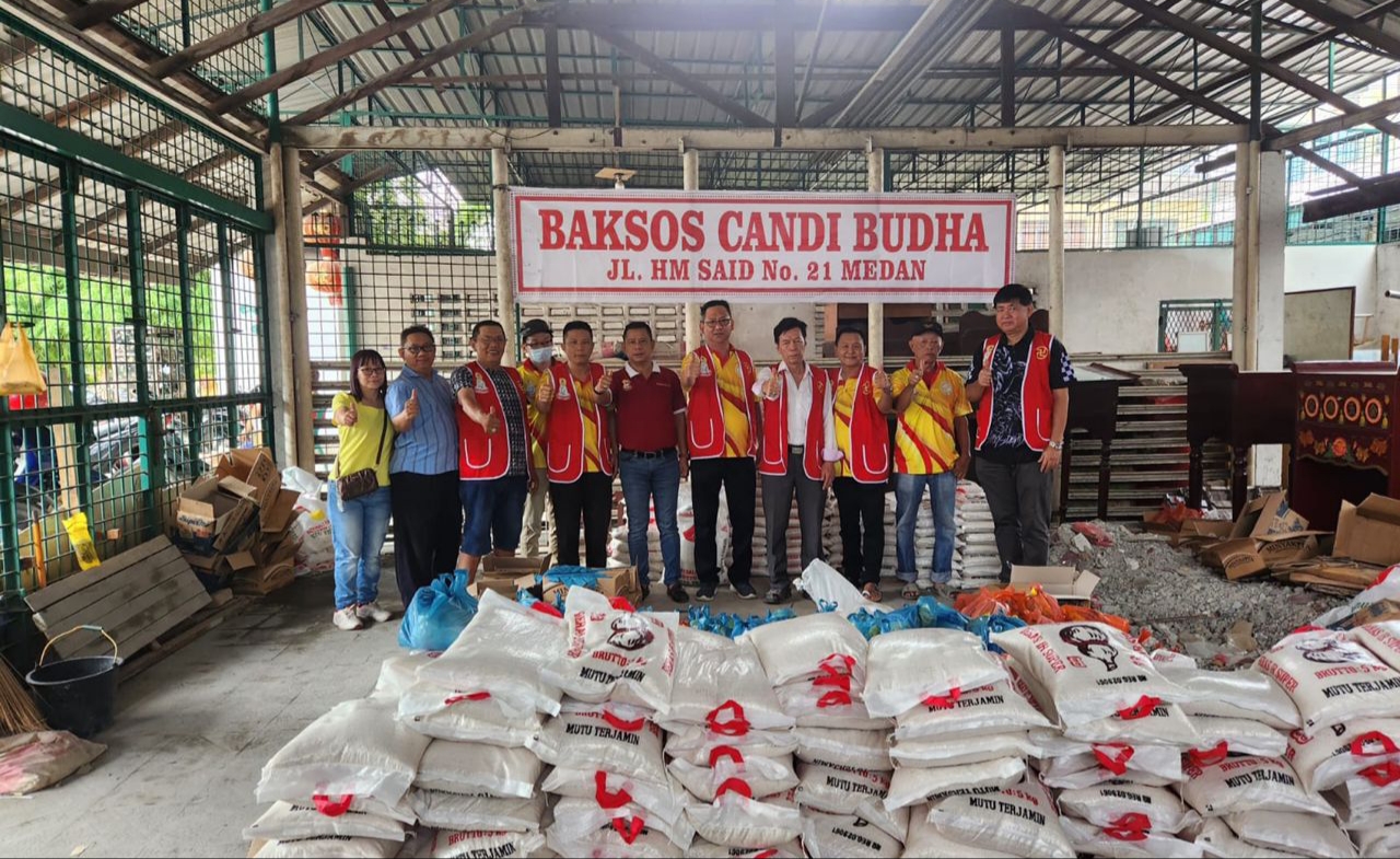 HUT Dewi Kwan Im, Vihara Candi Buddha Gelar Baksos 