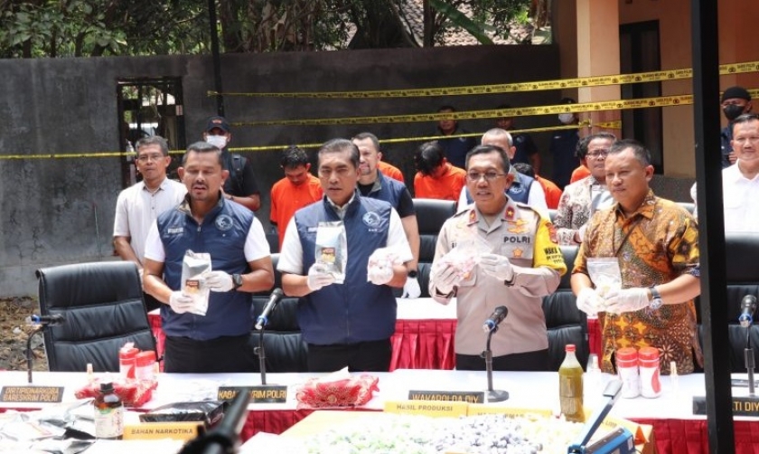 Bareskrim Polri Ungkap Peredaran Narkoba Modus Keripik Pisang