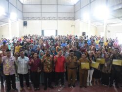 Serahkan SK PIP, Bupati Sergai Anggap Sofyan Tan Tokoh Pendidikan Sergai