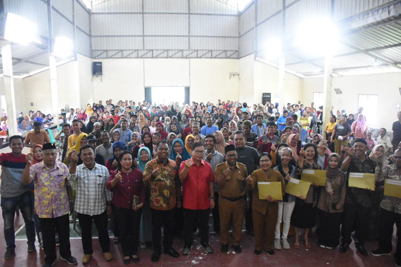 Serahkan SK PIP, Bupati Sergai Anggap Sofyan Tan Tokoh Pendidikan Sergai