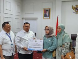 Kemenag Serahkan Ekstra Cover bagi Jemaah Haji Wafat di Pesawat, Masing-masing Rp125 Juta