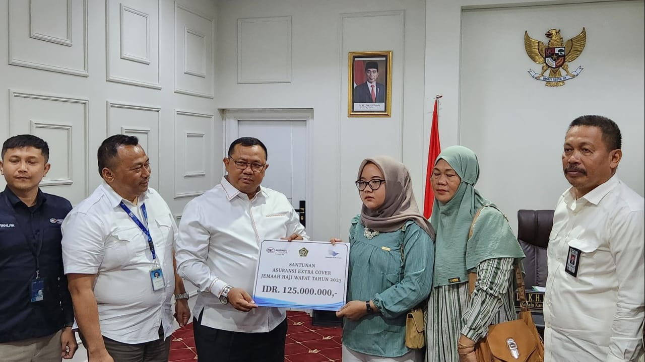 Kemenag Serahkan Ekstra Cover bagi Jemaah Haji Wafat di Pesawat, Masing-masing Rp125 Juta