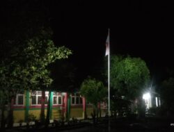 Bendera Merah Putih Di SDN 014645 Pulau Maria Tak Diturunkan Meski Sudah Malam
