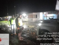 Adu Kuat dengan Minibus, Pesepeda Motor di Paluta Tewas