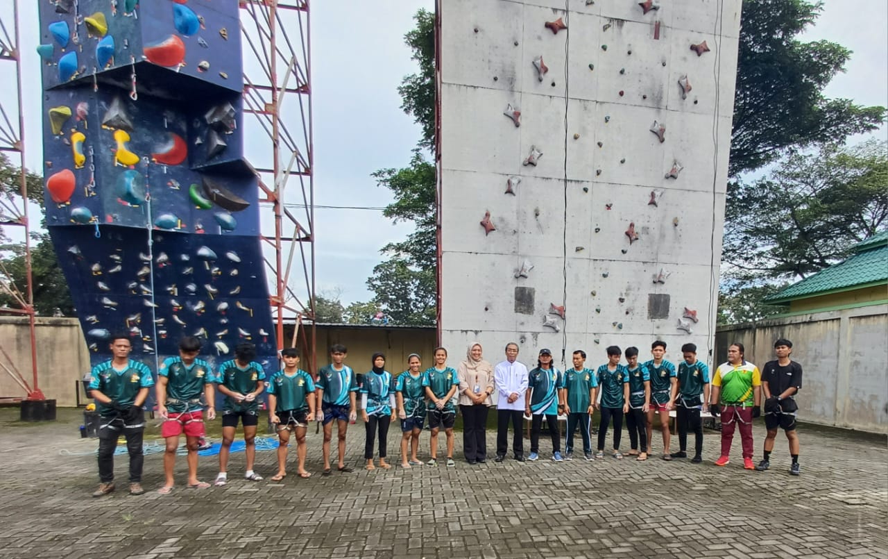 Meski Peralatan Kurang, Atlet Panjat Tebing Sumut Tetap Semangat Latihan