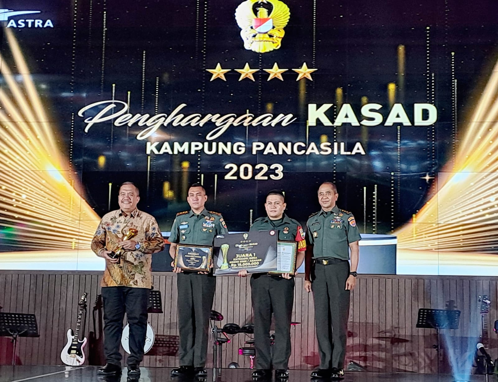 Wabup Asahan Terima Penghargaan Kampung Pancasila 2023