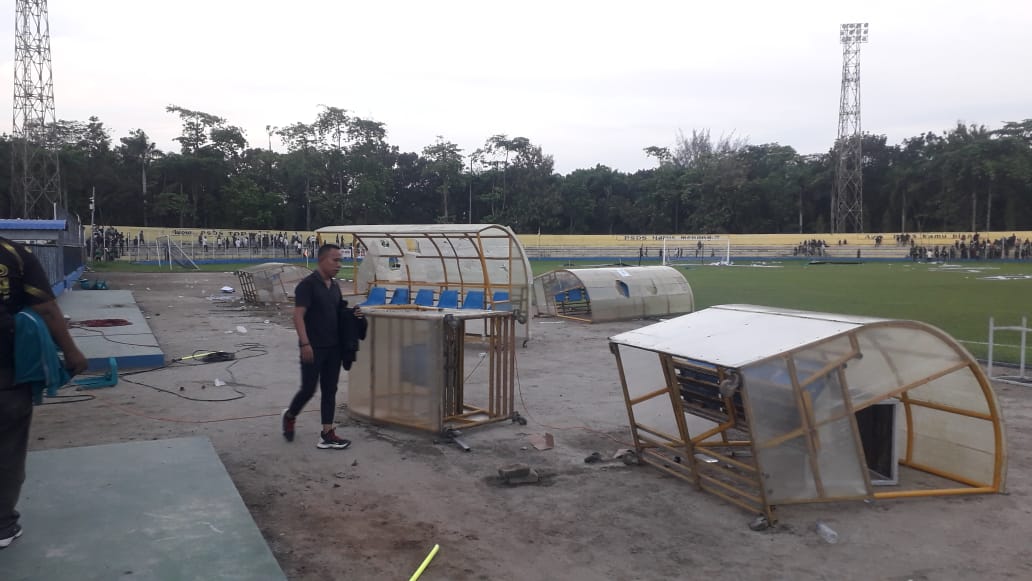 PSMS Vs PSPS Imbang, Suporter Ngamuk