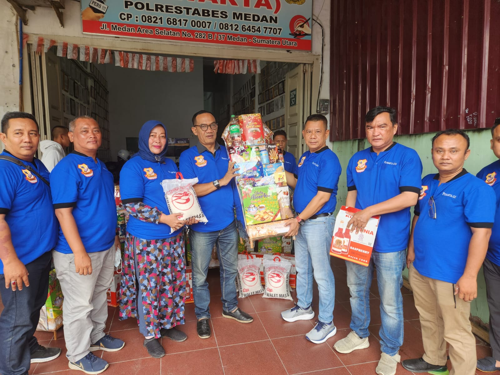 Jelang Nataru, Pengurus Dan Anggota Pewarta Dapat Bingkisan Dari Ketua