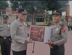 Kapolres Asahan Serahkan Paket Natal Untuk Personel 