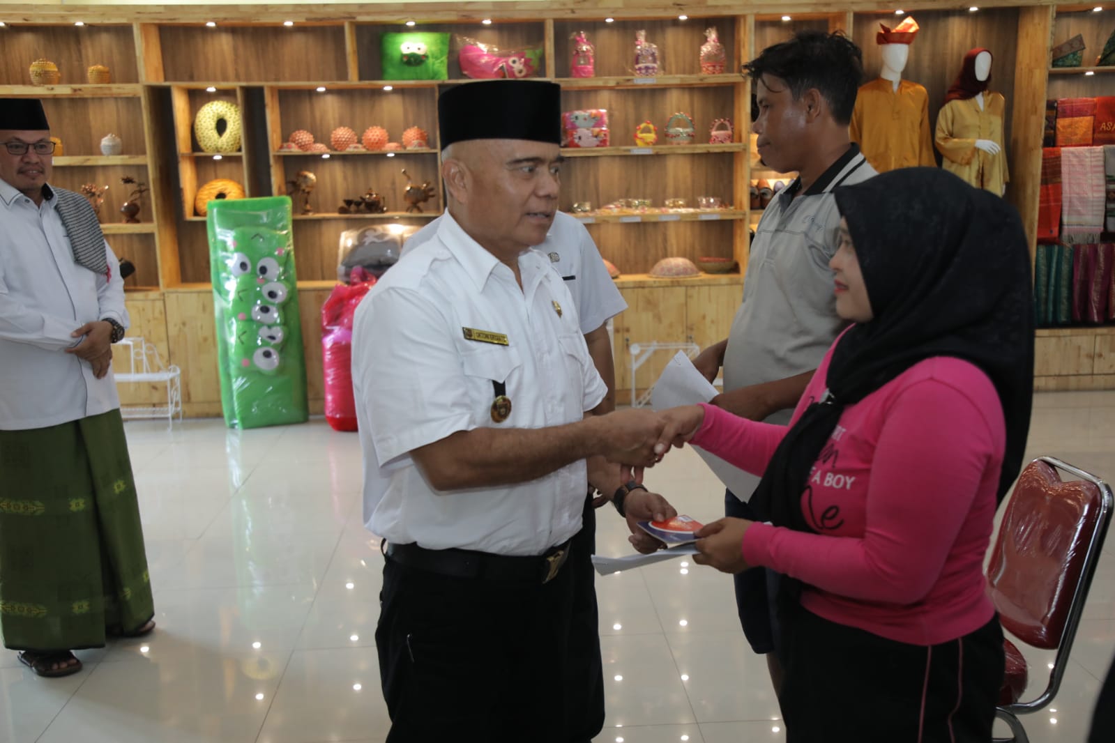 Pinjaman Bergulir Untuk Pelaku Usaha Mikro Wajib Dikembalikan