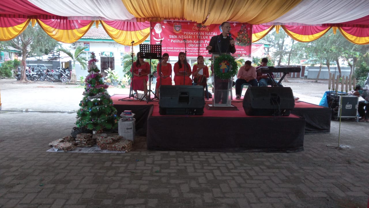 SMKN 1 Teluk Mengkudu Gelar Perayaan Natal Bersama