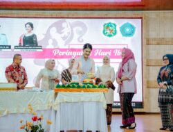 Peringatan Hari Ibu Ke-95 Di Medan Ditandai Pemotongan Tumpeng
