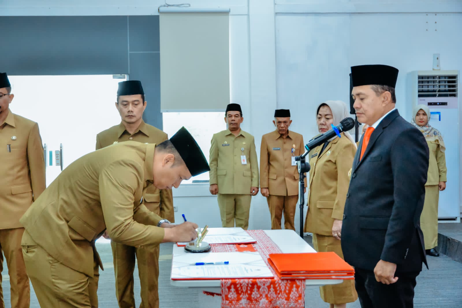 44 Pejabat Di Lingkungan Pemkab Batu Bara Dilantik