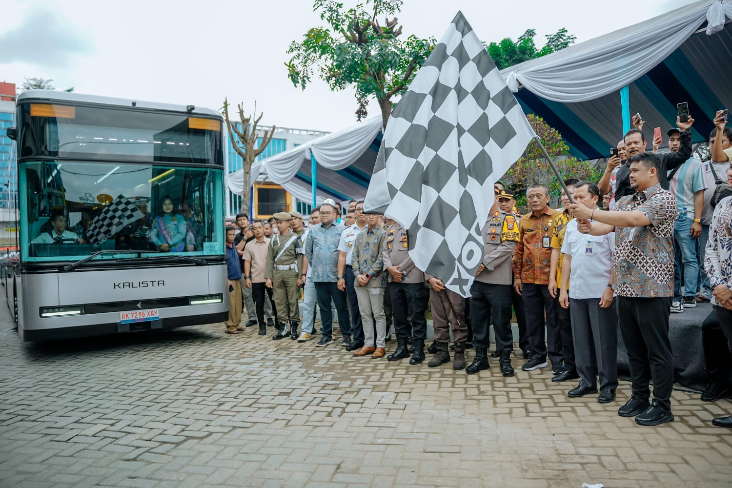 Wali Kota Medan Luncurkan Bus Listrik Gratis