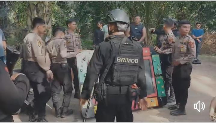 Polda Sumut Ratakan Gubuk Narkoba dan Judi di Kutalimbaru