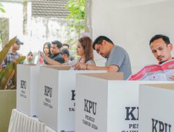 Wali Kota dan Ketua PKK Medan Nyoblos di TPS 34 Kompleks Tasbi