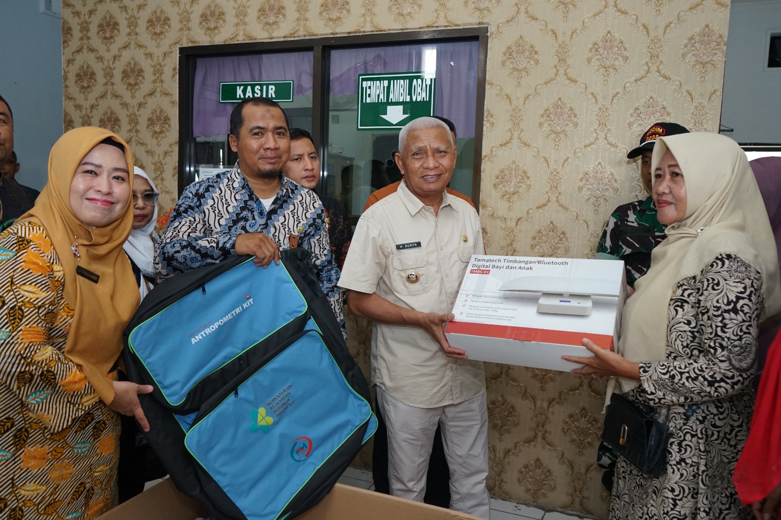 Bupati Asahan Serahkan Bantuan Alkes kepada Puskesmas Pulau Rakyat