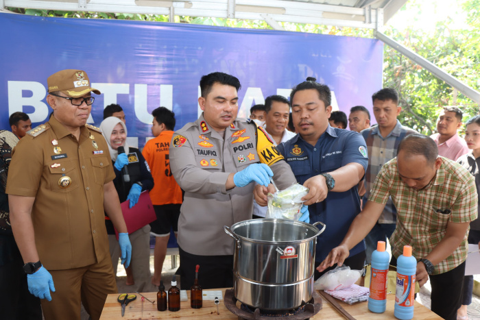 Pj Bupati Batu Bara Ikut Musnahkan Sabu Barang Bukti Kasus Narkoba
