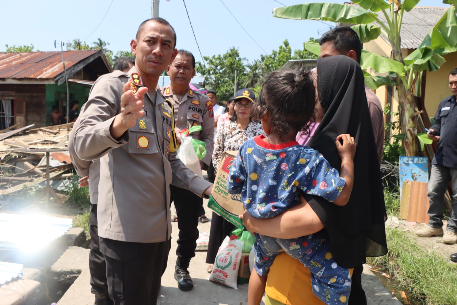 Kapolres Sergai Serahkan Bantuan untuk Korban Puting Beliung