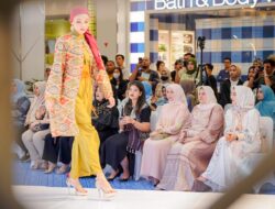 Kahiyang Ayu Saksikan Medan Raya Fashion Week