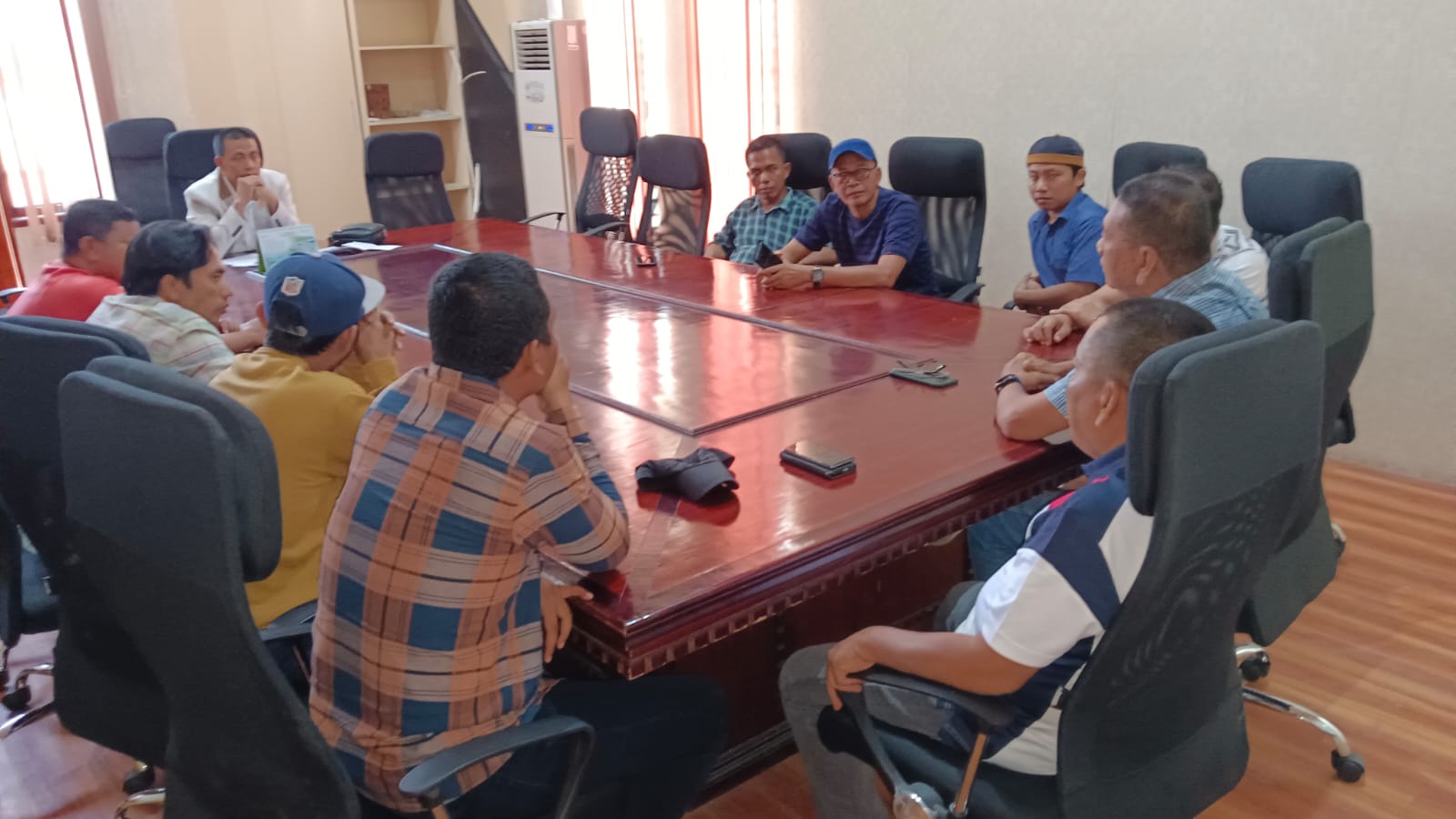 Proyek Sudah Selesai, Pembayaran Belum Lunas,  Belasan Rekanan Pemkab Batu Bara Ngadu ke Ketua DPRD