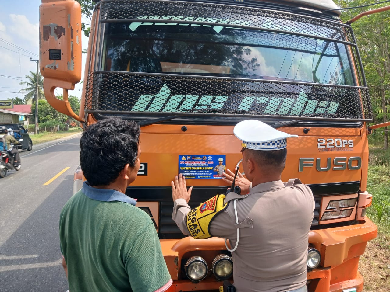 Hari Terakhir Operasi Keselamatan Toba, Polres Sergai Tempel Stiker