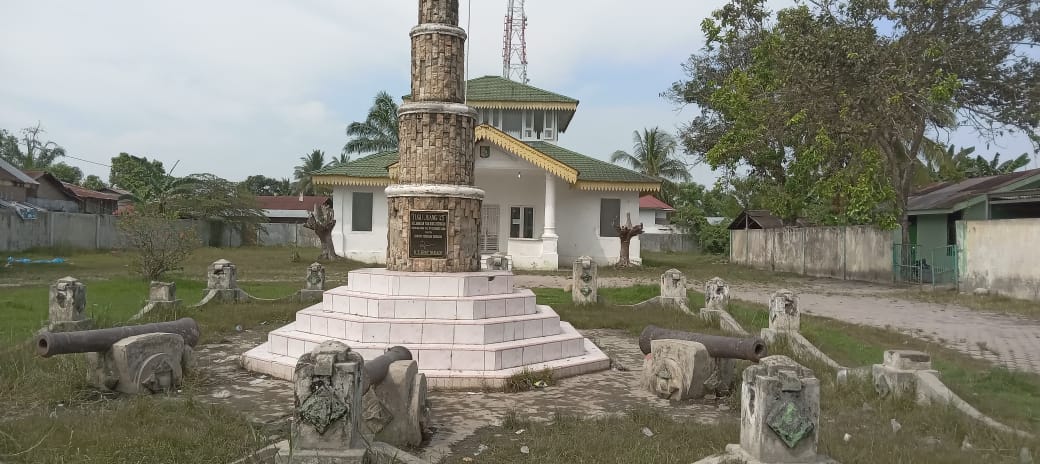 IPSI Tanjung Beringin Gotong Royong Bersihkan Rumah Dinas Camat