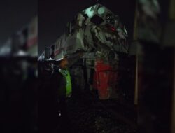 Video Detik-Detik Kereta Api Tabrak Tronton di Sergai Viral