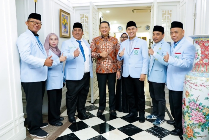 Ketua MPR Dukung MTQ Antarbangsa di Banjarmasin yang Diikuti 5 Negara 2 Ketua MPR Dukung MTQ Antarbangsa di Banjarmasin yang Diikuti 5 Negara