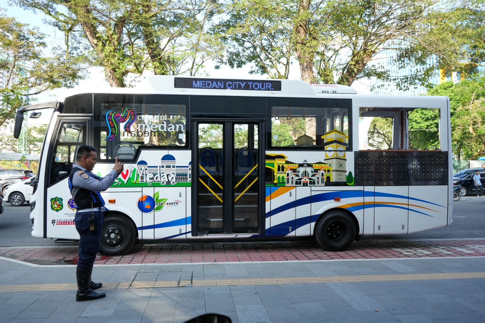 Bobby Nasution Luncurkan Bus Wisata