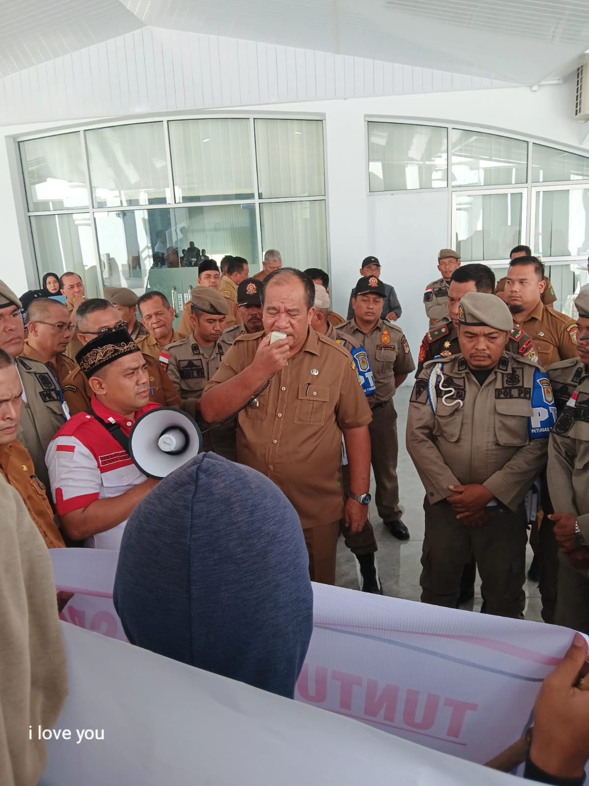 Puluhan Massa Unjuk Rasa Soal Dugaan Pungli di UKPBJ ULP Asahan