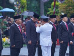 Wali Kota Medan Terima Anugerah Tanda Kehormatan Satyalancana Karya Bhakti Praja Nugraha