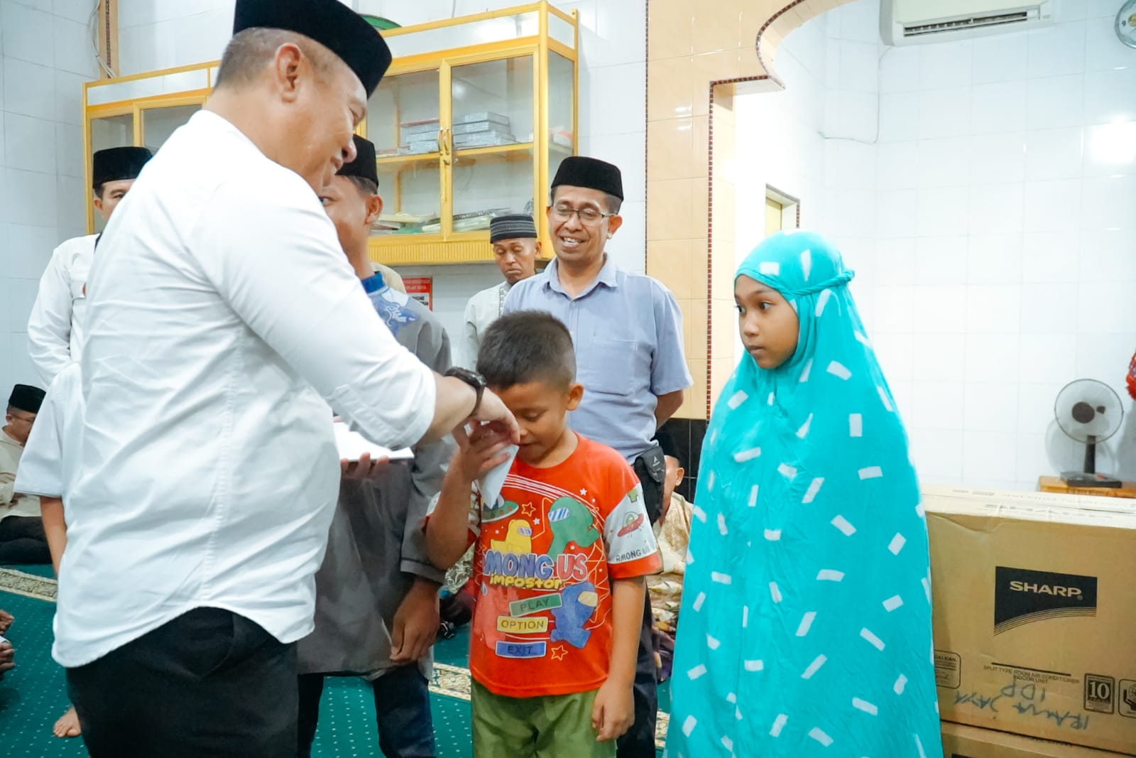 Safari Ramadan: Pj Bupati Batu Bara Serahkan Sejumlah Bantuan