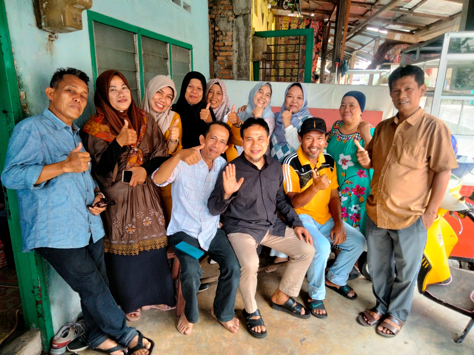 Sejumlah Eks Pelajar Kelas 3/7 SMPN XI-88 Medan Gelar Halalbihalal 1 Sejumlah Eks Pelajar Kelas 3/7 SMPN XI-88 Medan Gelar Halalbihalal